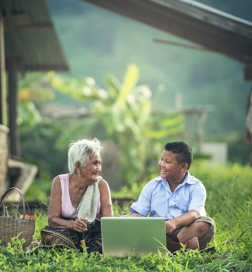 grandmother, kids, laptop-1822560.jpg